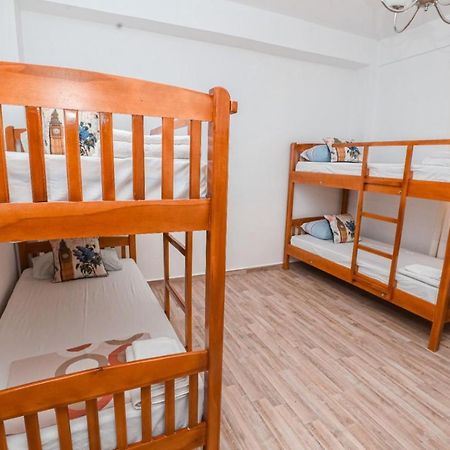 Nana Hostel Vlorë Екстериор снимка