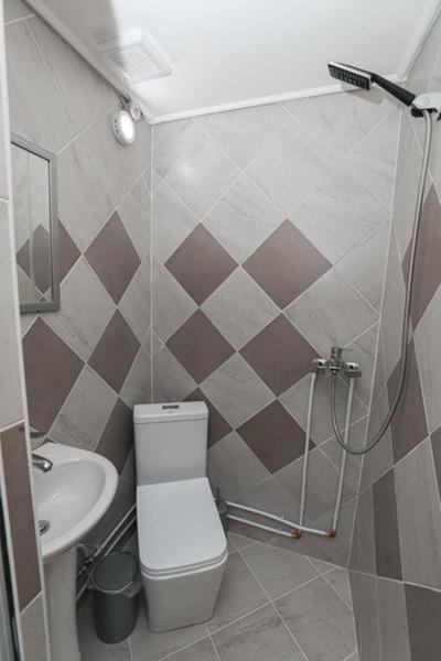 Nana Hostel Vlorë Екстериор снимка