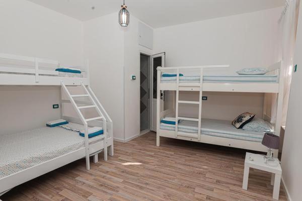 Nana Hostel Vlorë Екстериор снимка